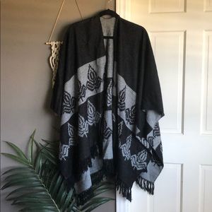 Vintage leaf print reversible poncho / cardigan